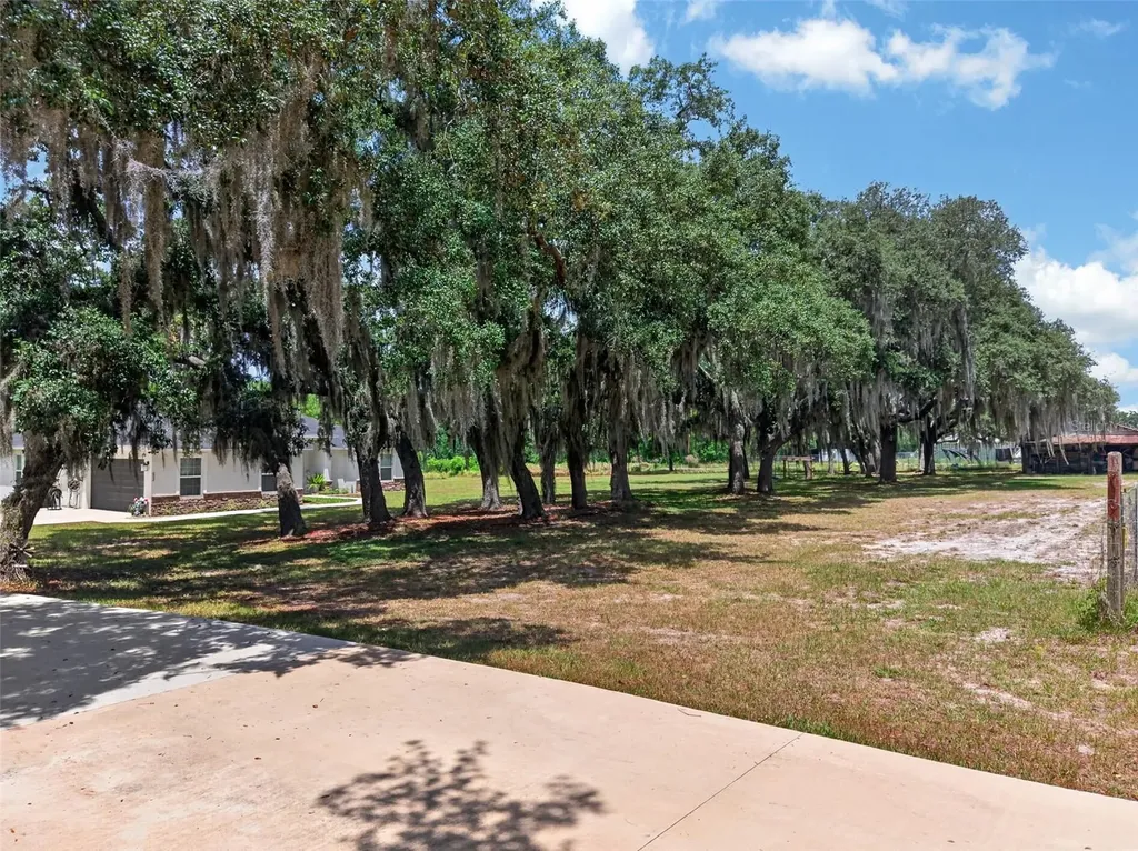 692 Howard Road Auburndale FL 33823