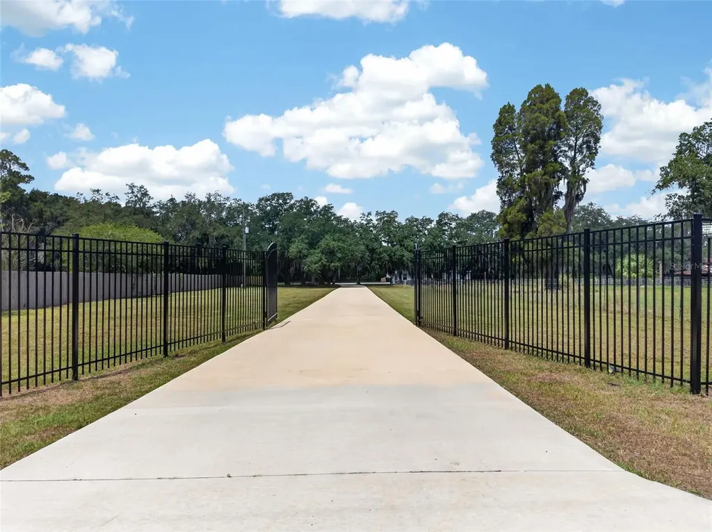 692 Howard Road Auburndale FL 33823
