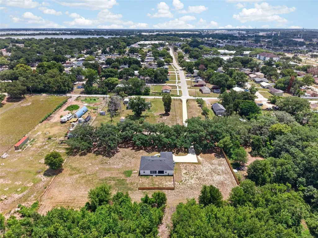 692 Howard Road Auburndale FL 33823