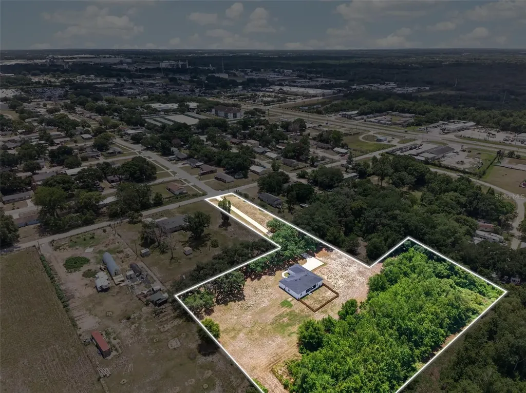 692 Howard Road Auburndale FL 33823