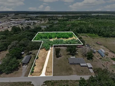 692 Howard Road Auburndale FL 33823