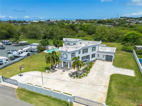 1 Calle Isamar Isabela PR 00662