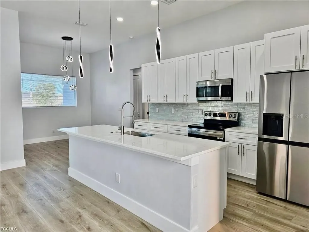 1425 NW 1st Street Cape Coral FL 33993