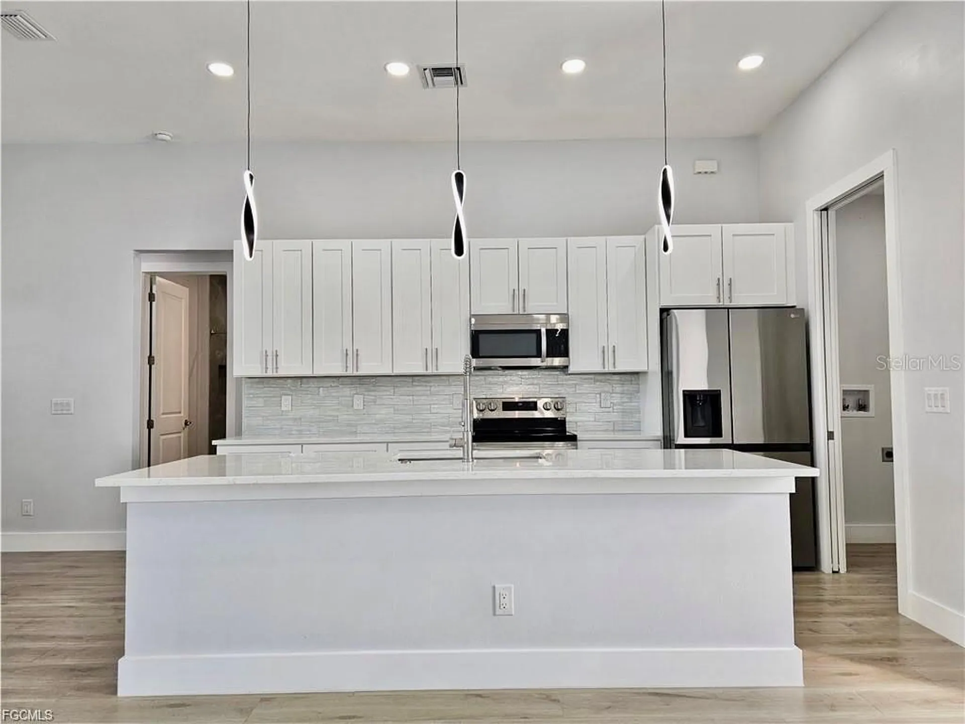 1425 NW 1st Street Cape Coral FL 33993