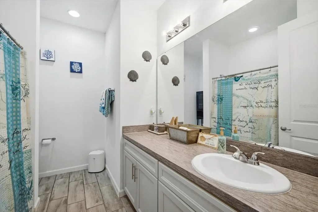 120 Summershore Drive Auburndale FL 33823