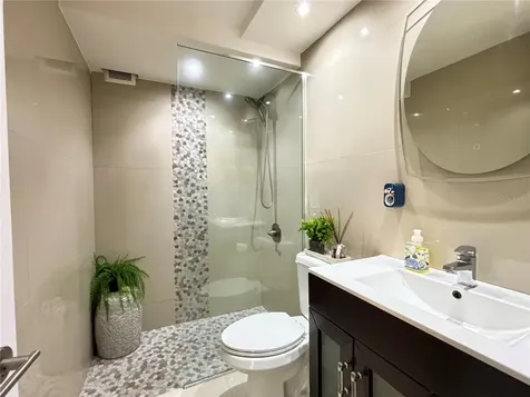 1248 Avenue Luis Vigoreaux Guaynabo PR 00966