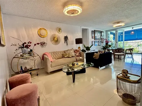 1248 Avenue Luis Vigoreaux Guaynabo PR 00966