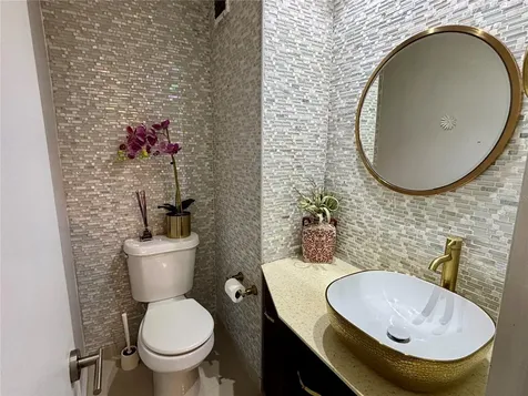 1248 Avenue Luis Vigoreaux Guaynabo PR 00966