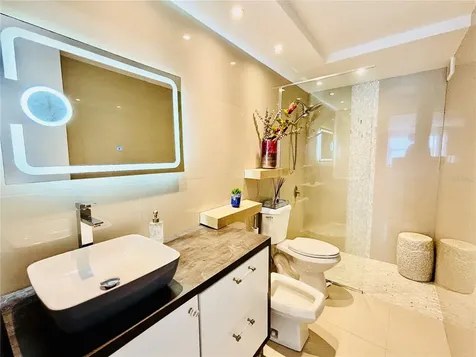1248 Avenue Luis Vigoreaux Guaynabo PR 00966