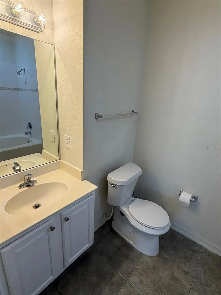 2532 Grand Central Parkway Orlando FL 32839