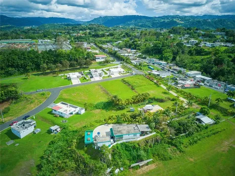 E-2 S Calle Reina Mora Toa Alta PR 00953