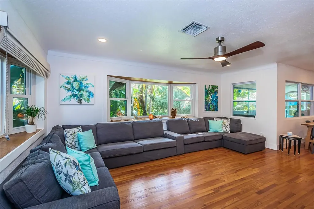 2657 44th Street S Gulfport FL 33711