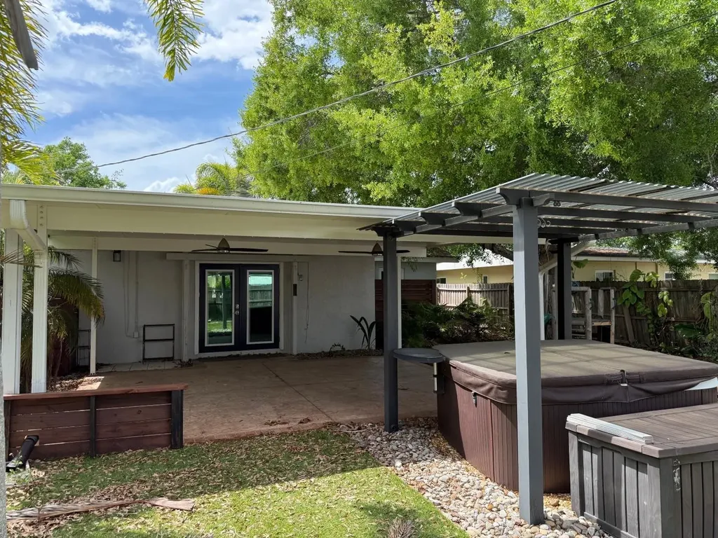 9045 3rd Street N St Petersburg FL 33702