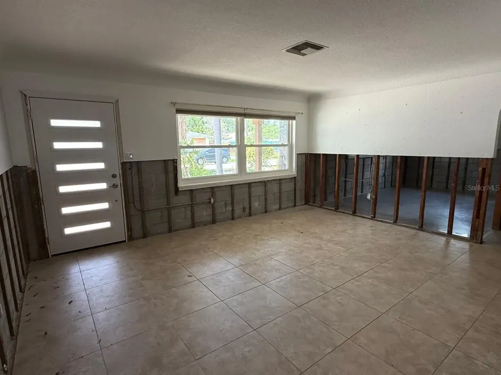 9045 3rd Street N St Petersburg FL 33702