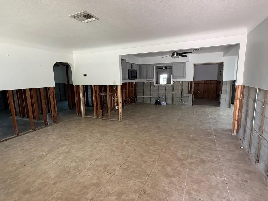 9045 3rd Street N St Petersburg FL 33702