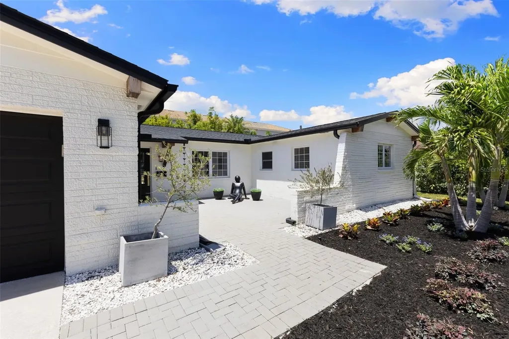 4618 Bayshore Boulevard NE St Petersburg FL 33703