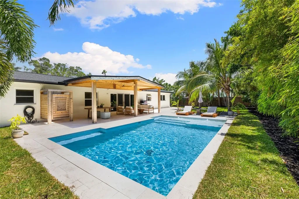 4618 Bayshore Boulevard NE St Petersburg FL 33703