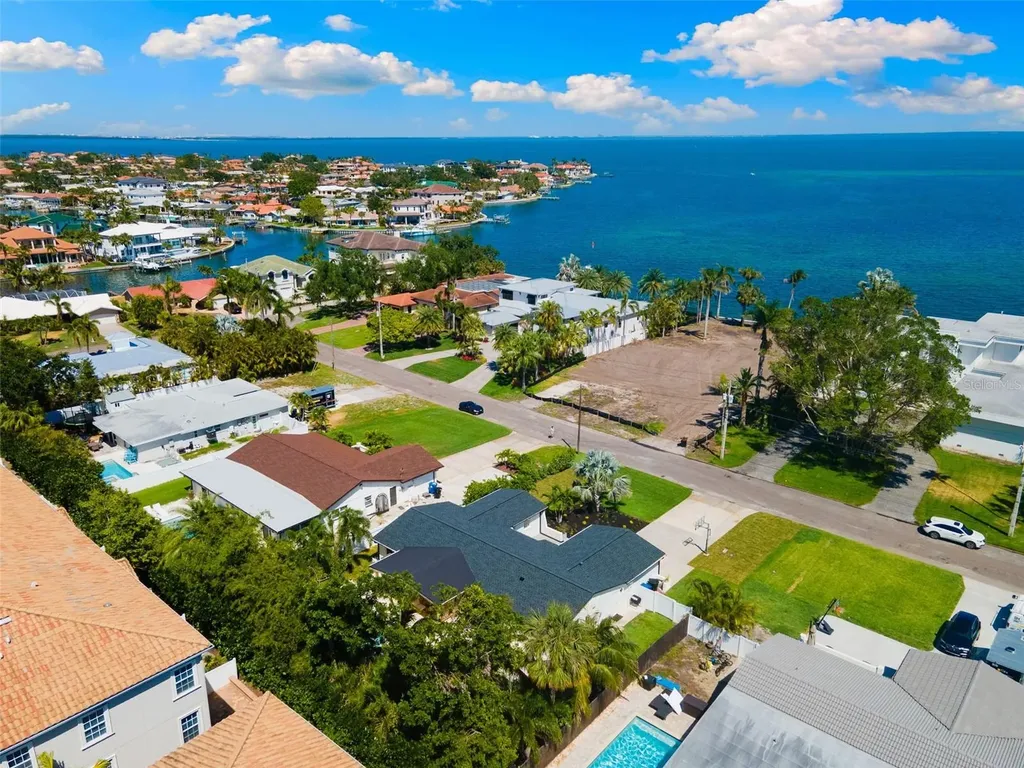 4618 Bayshore Boulevard NE St Petersburg FL 33703