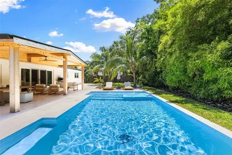 4618 Bayshore Boulevard NE St Petersburg FL 33703