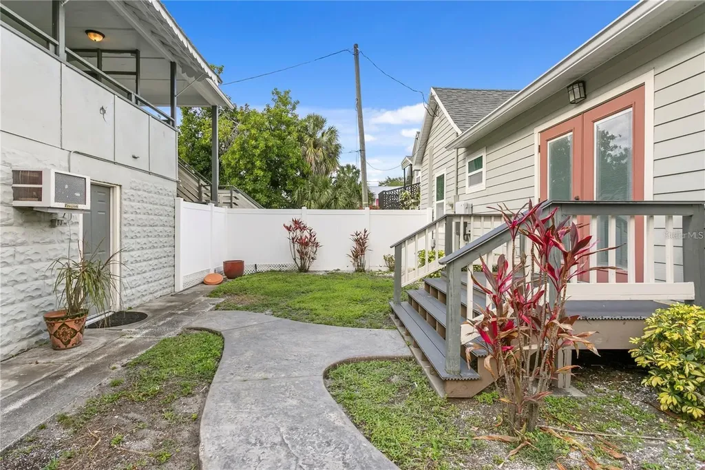 802 Dartmoor Street N St Petersburg FL 33701