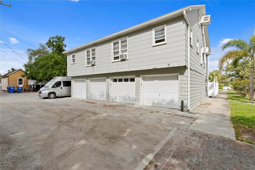 802 Dartmoor Street N St Petersburg FL 33701