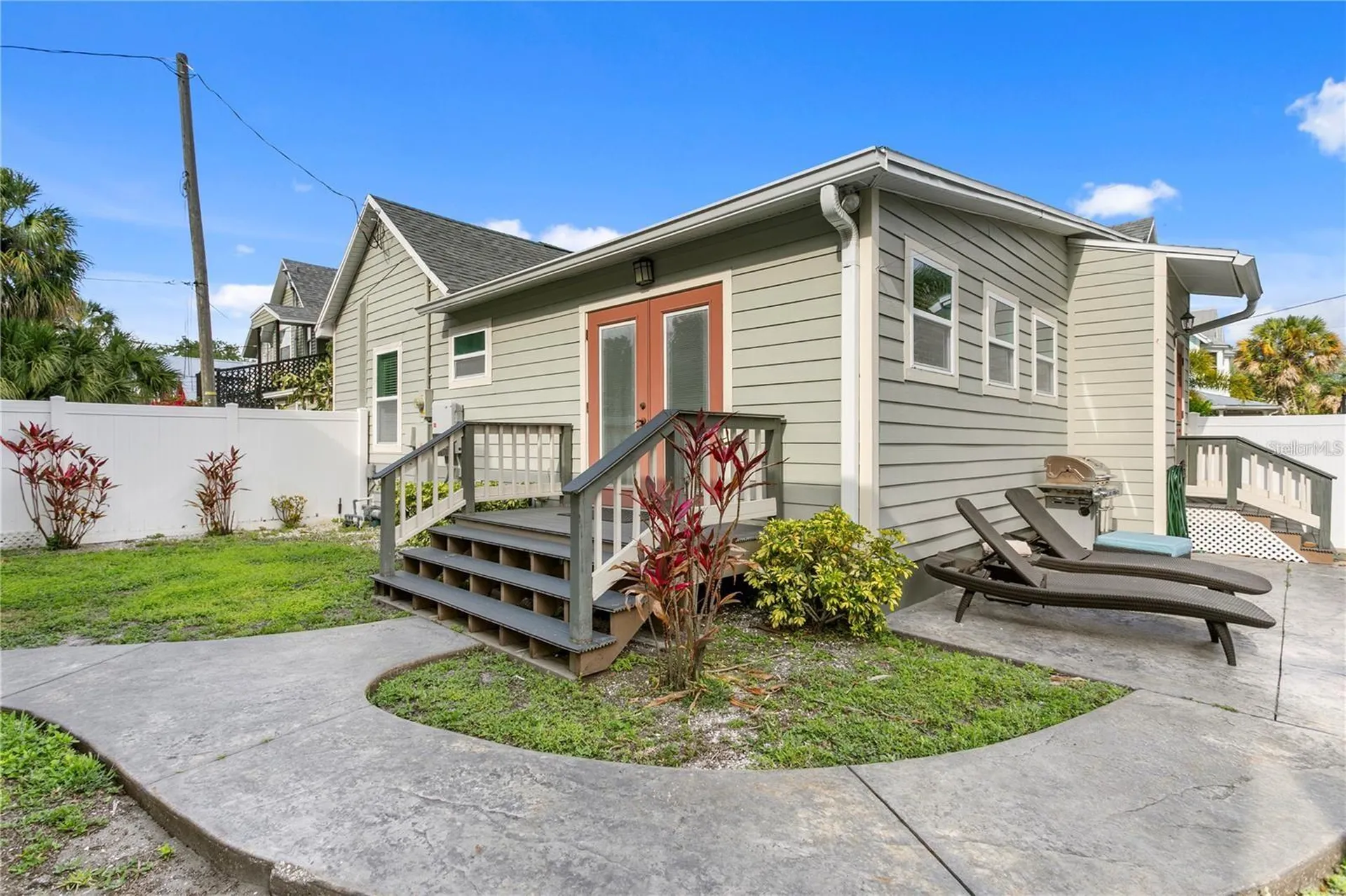 802 Dartmoor Street N St Petersburg FL 33701