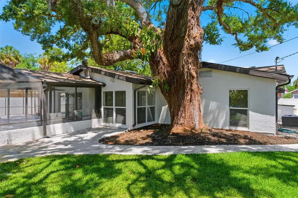 8326 40th Place N St Petersburg FL 33709