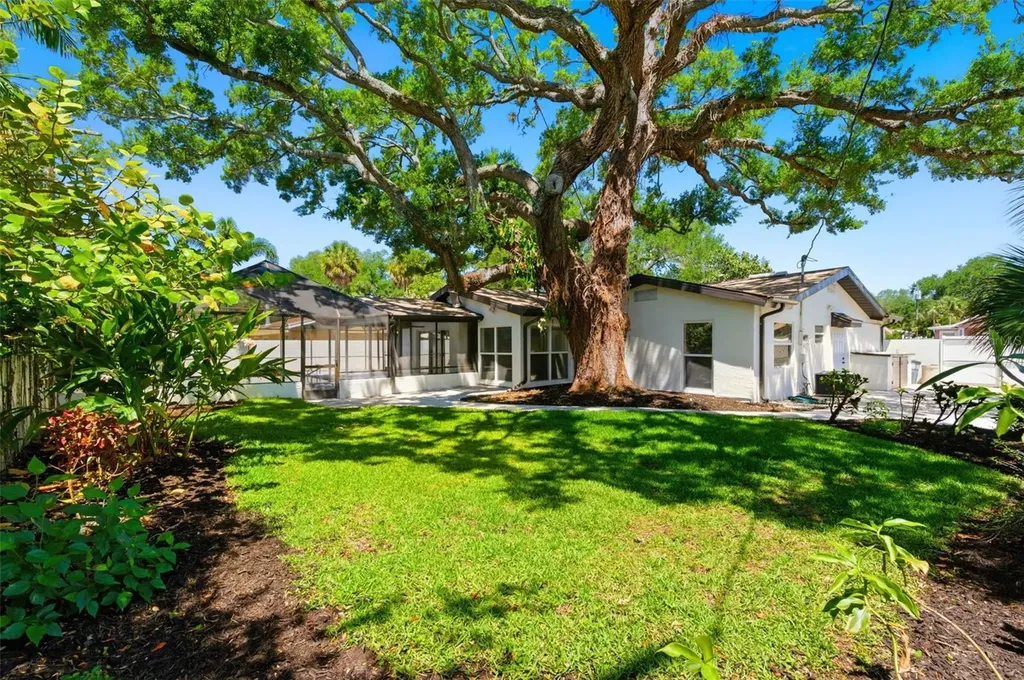 8326 40th Place N St Petersburg FL 33709