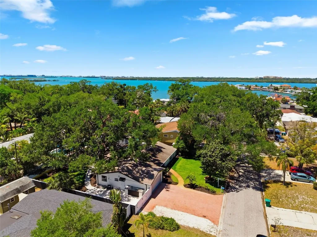 8326 40th Place N St Petersburg FL 33709