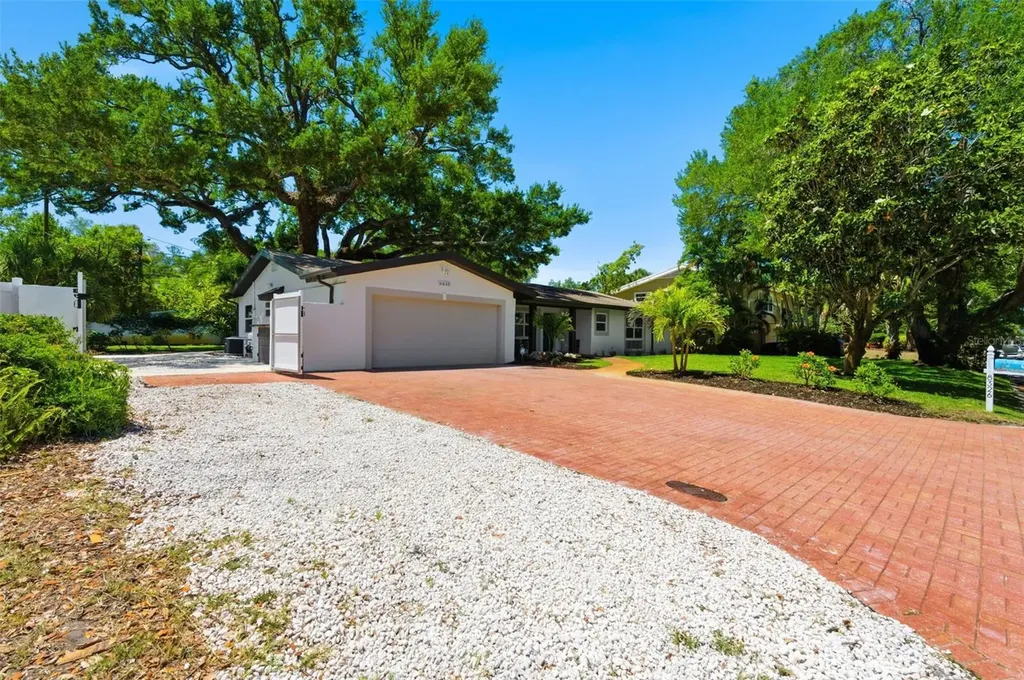 8326 40th Place N St Petersburg FL 33709