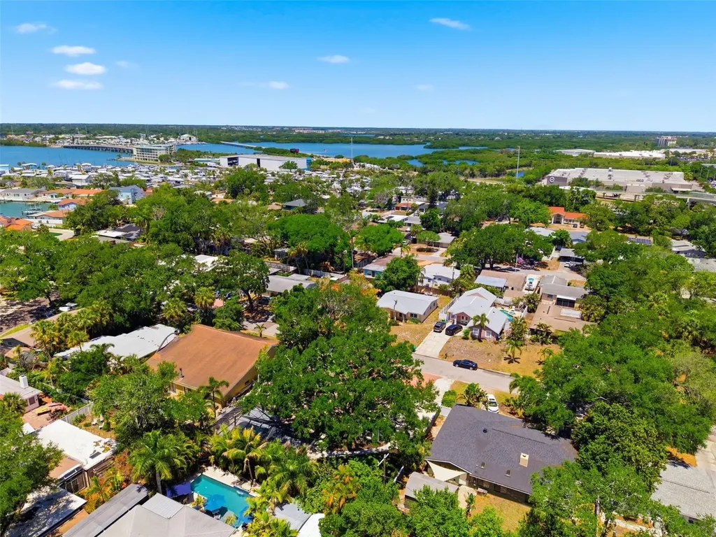 8326 40th Place N St Petersburg FL 33709