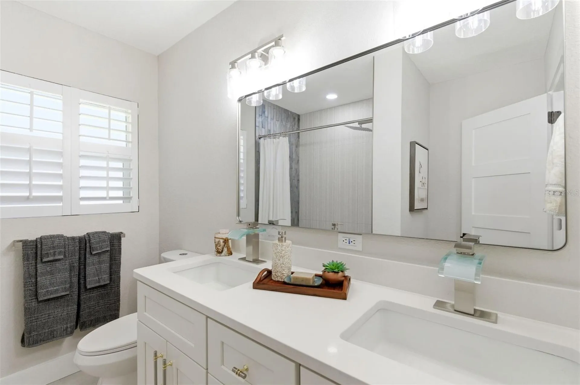 8326 40th Place N St Petersburg FL 33709