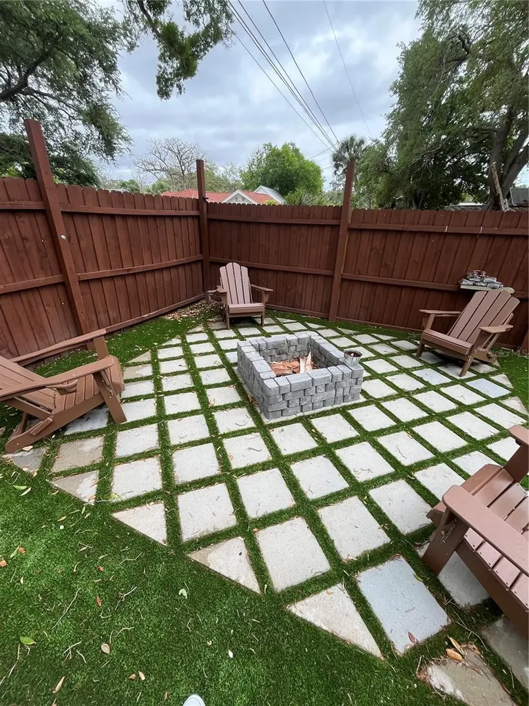 4653 78th Lane N St Petersburg FL 33709
