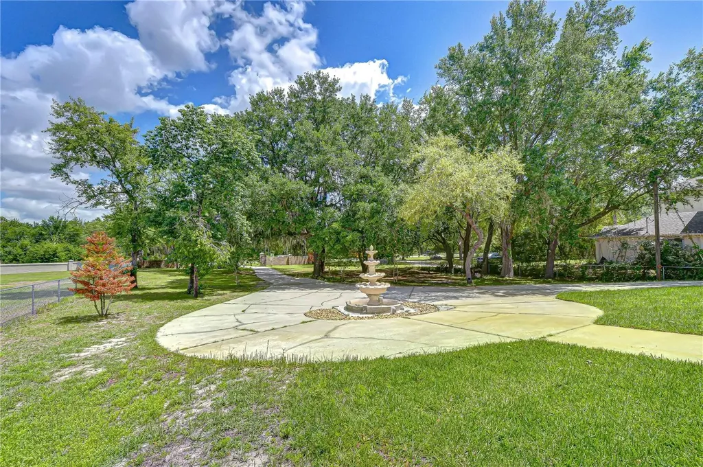 6213 Parkway Boulevard Land O Lakes FL 34639