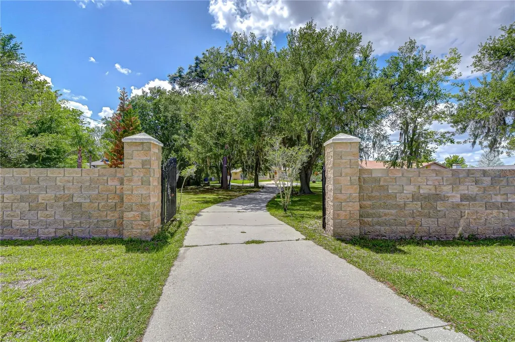 6213 Parkway Boulevard Land O Lakes FL 34639