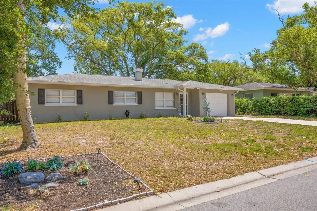 611 Pinewood Drive Dunedin FL 34698