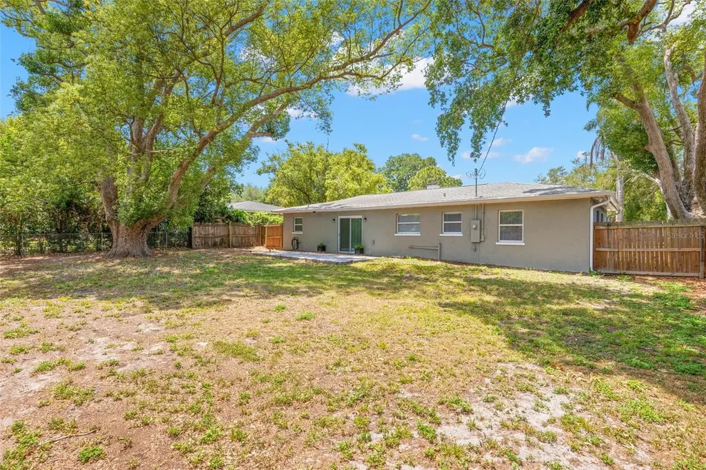 611 Pinewood Drive Dunedin FL 34698