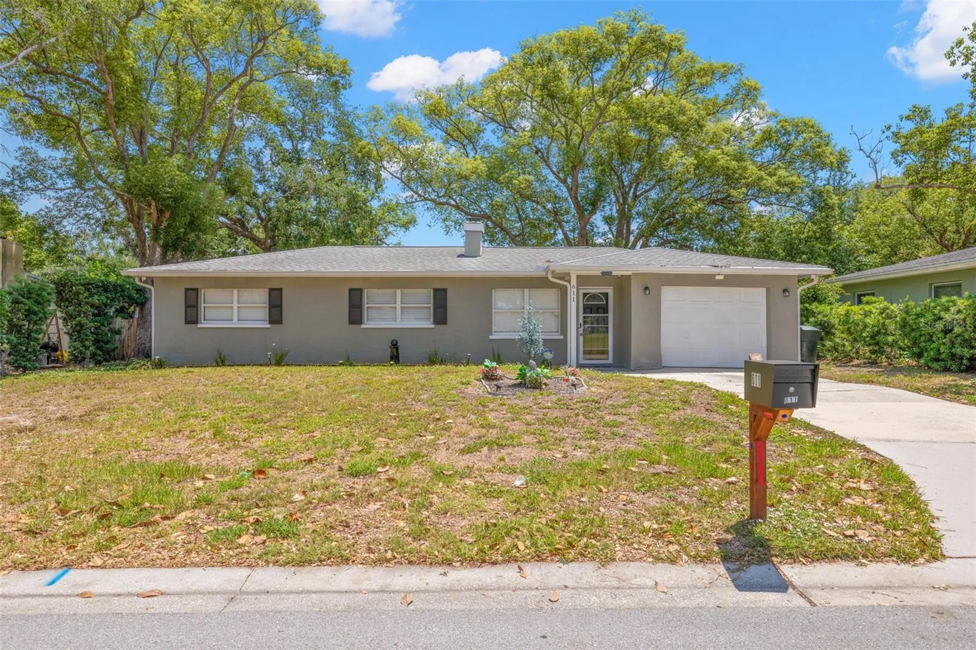 611 Pinewood Drive Dunedin FL 34698