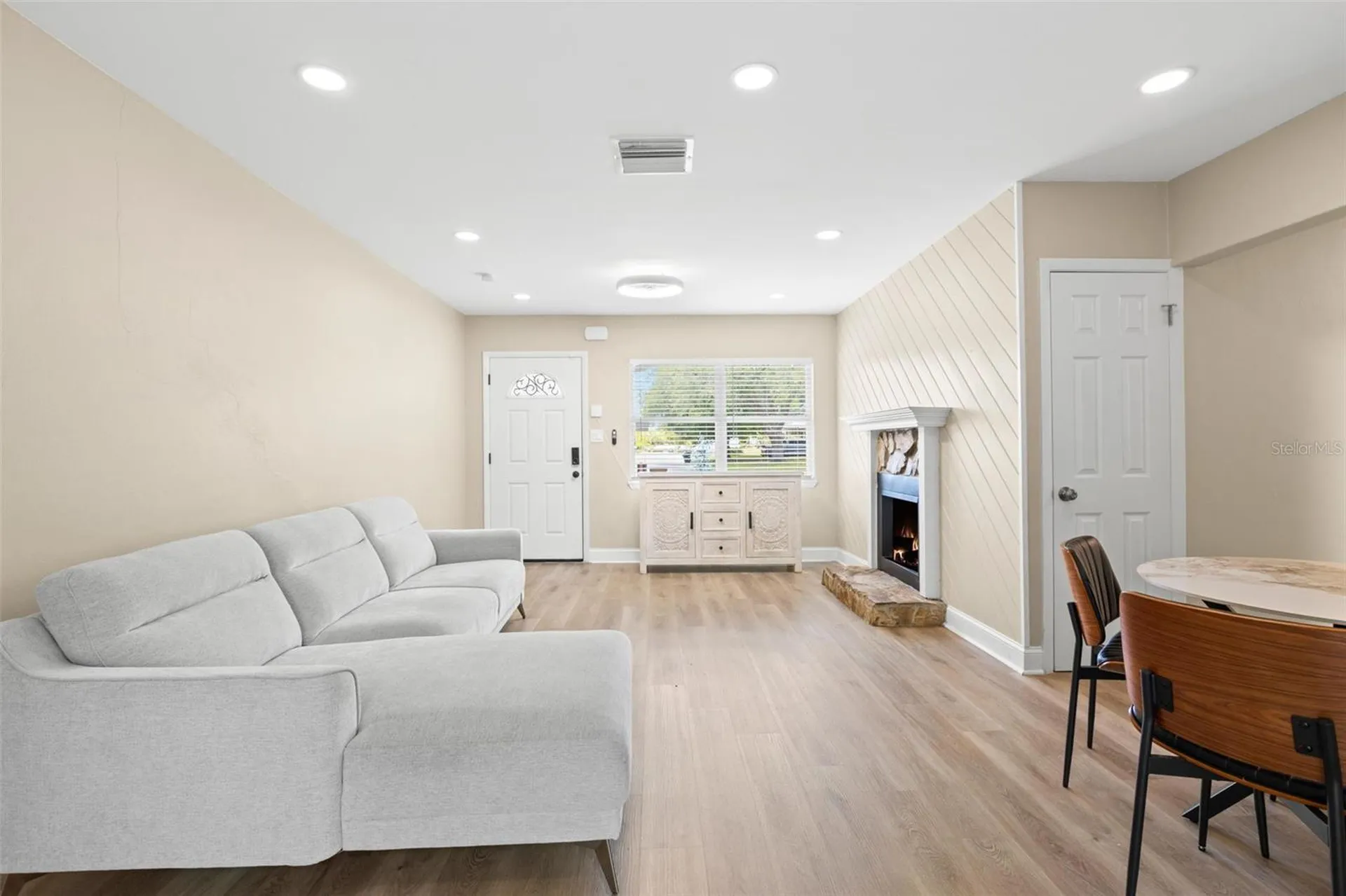611 Pinewood Drive Dunedin FL 34698