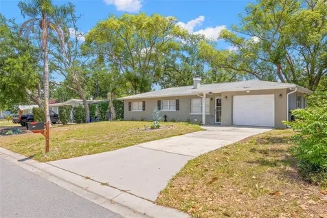 611 Pinewood Drive Dunedin FL 34698