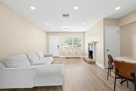 611 Pinewood Drive Dunedin FL 34698