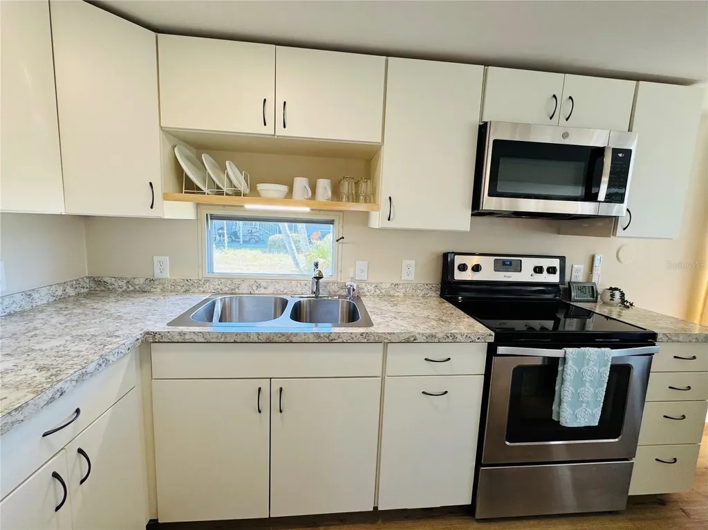 8 6th Street Bradenton FL 34210