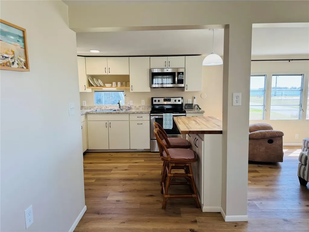 8 6th Street Bradenton FL 34210