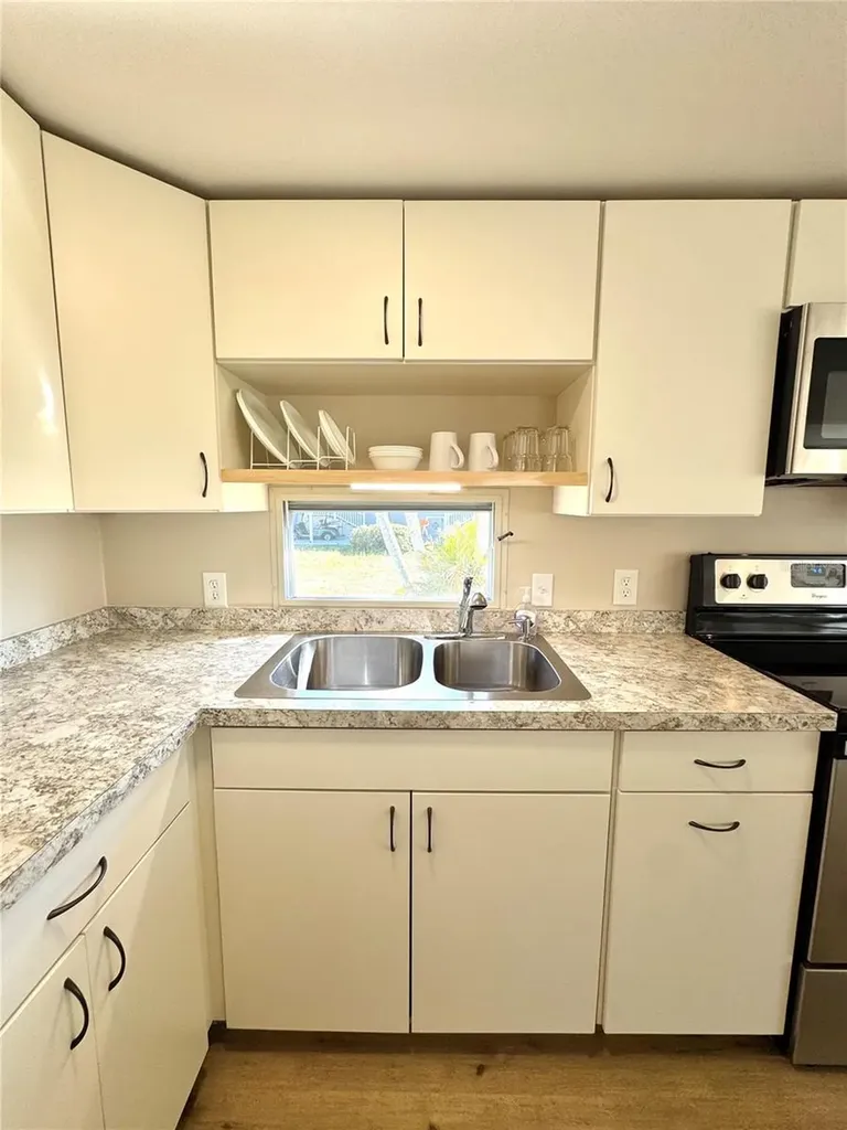 8 6th Street Bradenton FL 34210