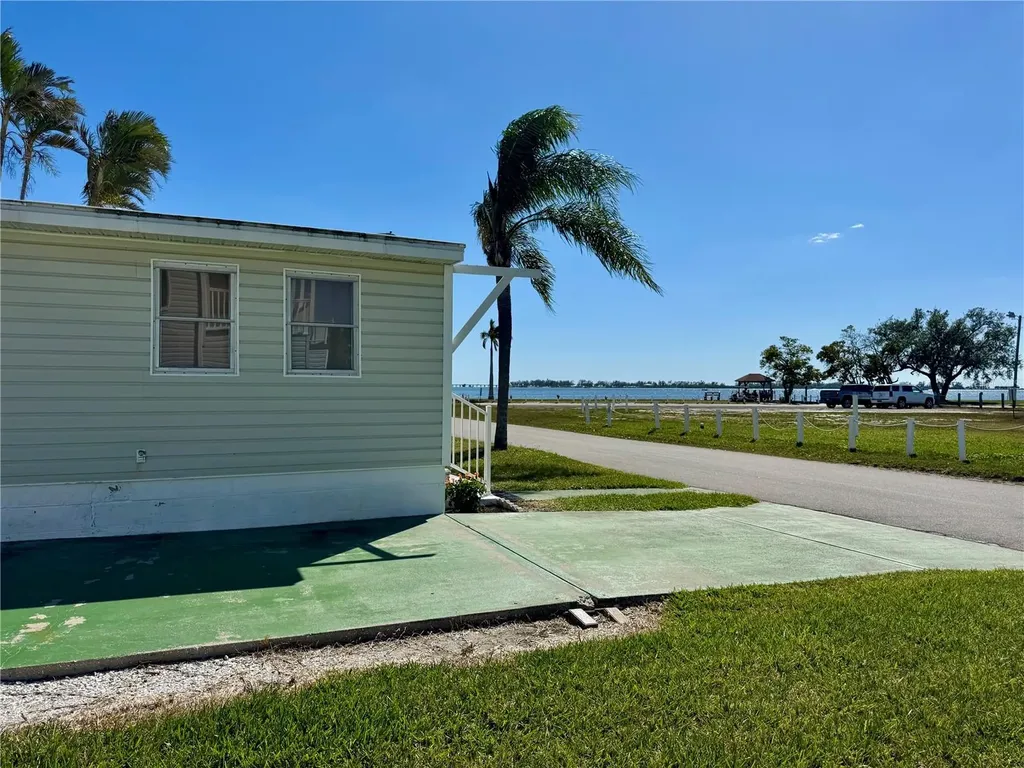 8 6th Street Bradenton FL 34210