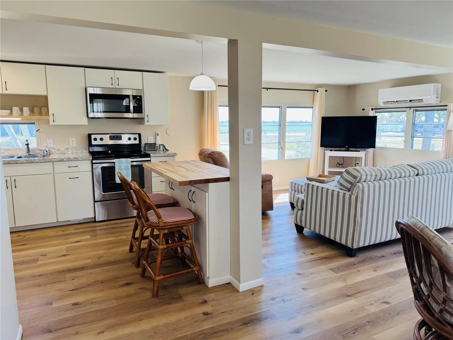 8 6th Street Bradenton FL 34210