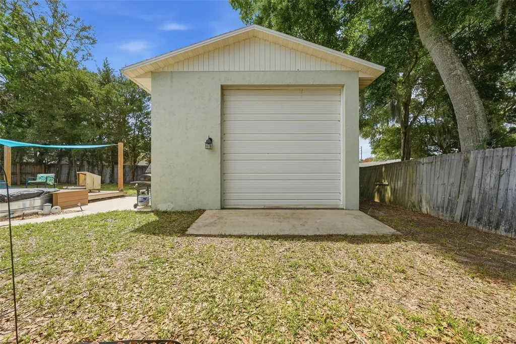 923 Park Drive Tavares FL 32778