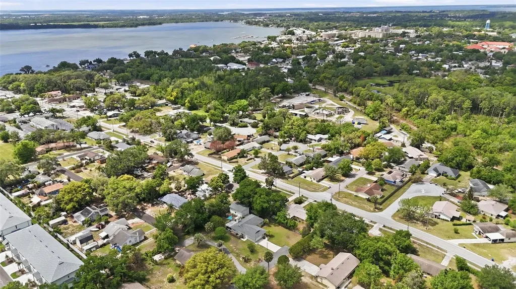 923 Park Drive Tavares FL 32778