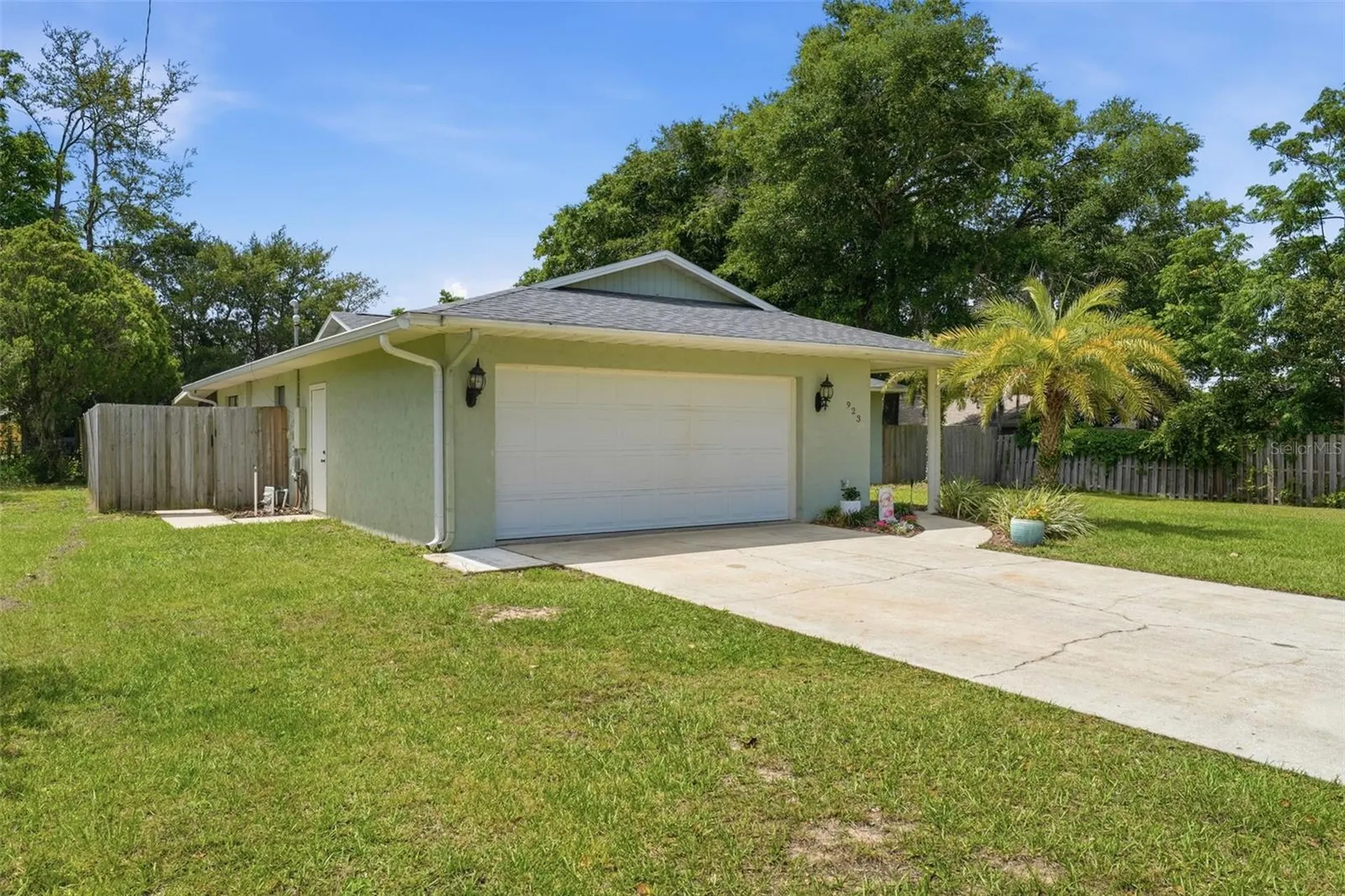 923 Park Drive Tavares FL 32778