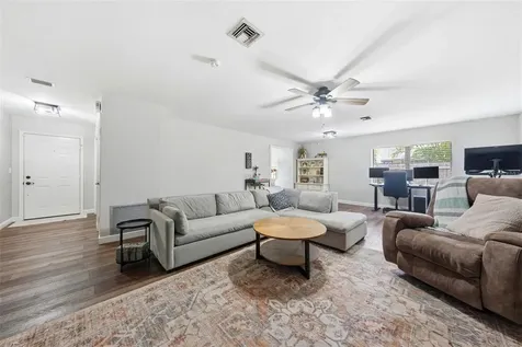 923 Park Drive Tavares FL 32778